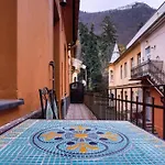 2 Bedroom Oldtown Mountain View With Private Terrace And High Ceilings