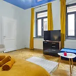 2 Bedroom Oldtown Mountain View With Private Terrace And High Ceilings Apartment