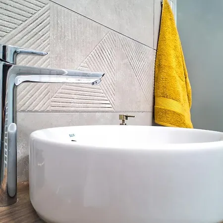 2 Bedroom Oldtown Mountain View With Private Terrace And High Ceilings Braşov