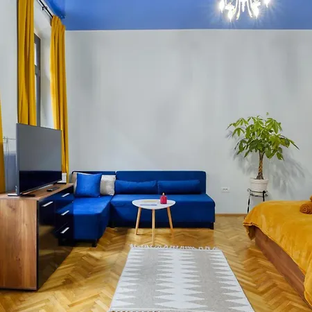 2 Bedroom Oldtown Mountain View With Private Terrace And High Ceilings *