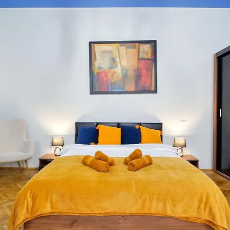 2 Bedroom Oldtown Mountain View With Private Terrace And High Ceilings Brasov