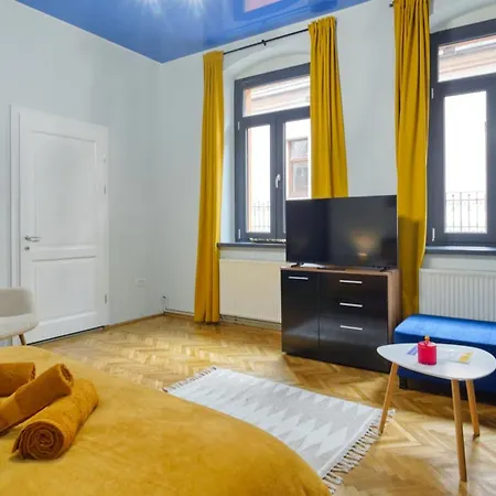 2 Bedroom Oldtown Mountain View With Private Terrace And High Ceilings Apartment