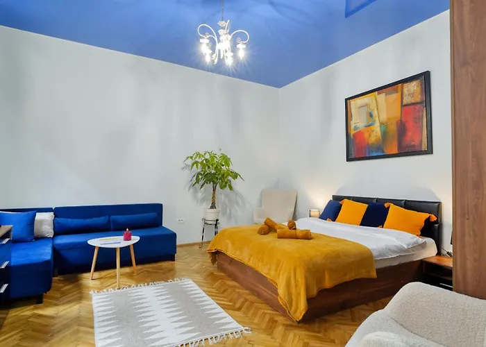 2 Bedroom Oldtown Mountain View With Private Terrace And High Ceilings Apartment Brasov